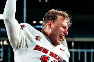 Image post by @UNMLoboFB on Twitter/X