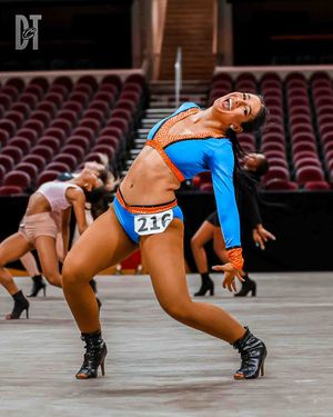 Image post by @CavsDanceTeam on Twitter