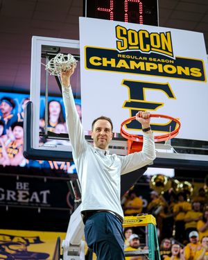 Image post by @etsumensbasketball on Instagram