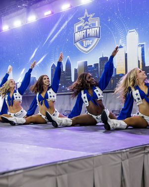 Image post by @dccheerleaders on Instagram