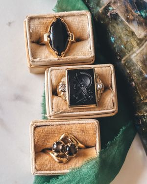Image post by @maejeanvintage on Instagram