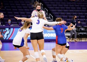 Image post by @DePaulVball on Twitter