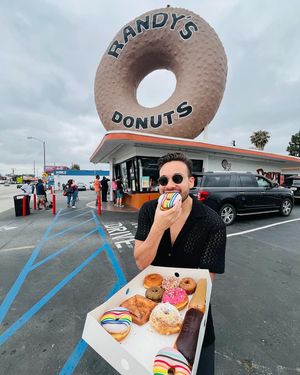 Image post by @randysdonuts on Instagram