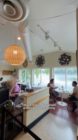 Video post by @catcatoura on Instagram