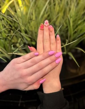 Image post by @exonailbar on Facebook