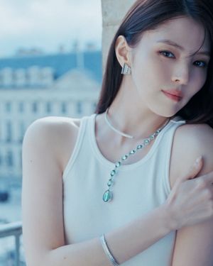 Image post by @harpersbazaarkorea on Instagram