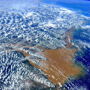 Image post by @iss on Instagram
