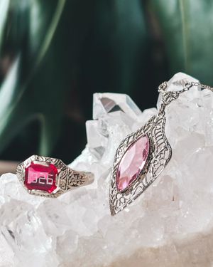 Image post by @maejeanvintage on Instagram