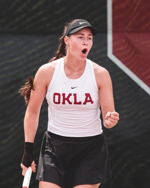 Image post by @ou_wtennis on Instagram