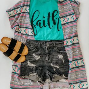 Image post by @shopfillyflair on Instagram