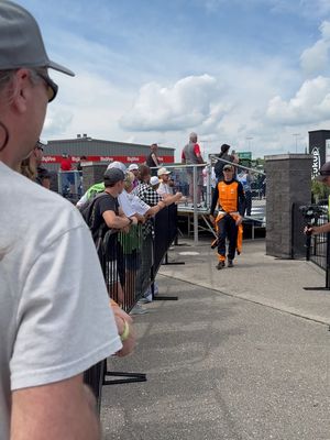 Image post by @arrowmclaren on Instagram