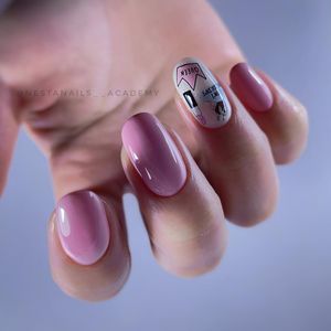Image post by @nestanails on Instagram