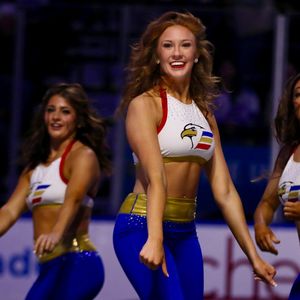 Image post by @coloradoeagleschicks on Instagram