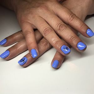 Image post by @nestanails on Instagram