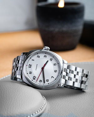 Image post by @fearswatches on Instagram