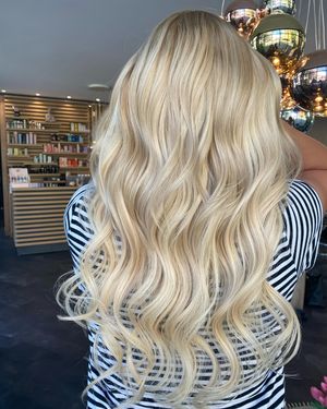 Image post by @enjoyhairstyling.aalen on Instagram