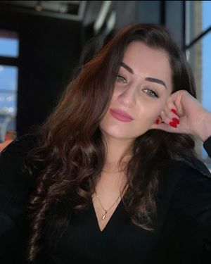 Image post by @zarinamunavarzadeh_official on Instagram