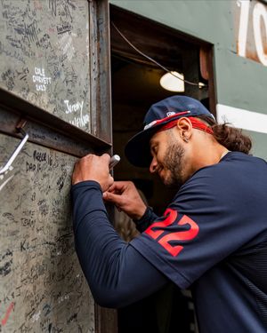 Image post by @twins on Instagram