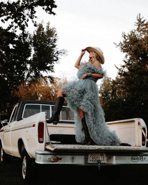 Image post by @cowgirlmagazine on Instagram