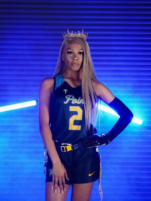 Image post by @shotbymonii on Instagram