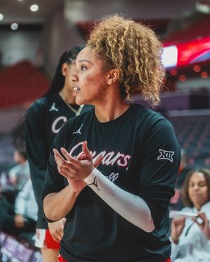 Image post by @uhcougarwbb on Instagram