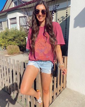 Image post by @sabrinanoellee on Instagram