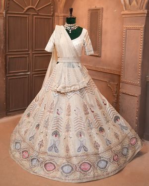 Image post by @ambika_fashion_kolkata on Instagram