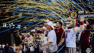 Video post by @TroyTrojansMBB on Twitter