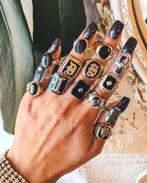 Image post by @maejeanvintage on Instagram