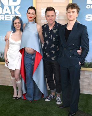 Image post by @extratv on Instagram