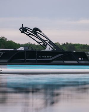 Image post by @crestpontoonboats on Instagram