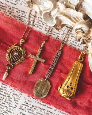 Image post by @maejeanvintage on Instagram
