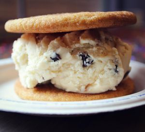 Image post by @insomniacookies on Instagram