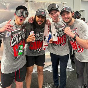 Image post by @Chicago_Wolves on Twitter