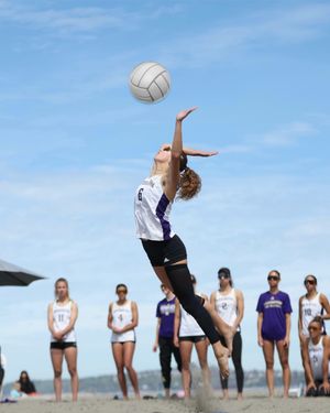 Image post by @uw_beachvb on Instagram
