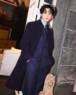 Image post by @esquire.korea on Instagram