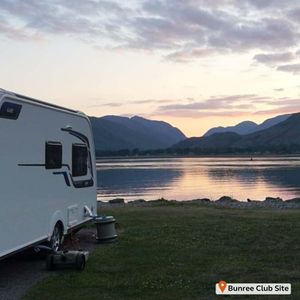 Image post by @candmclub on Instagram