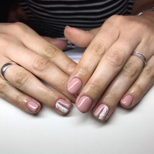 Image post by @nestanails on Instagram