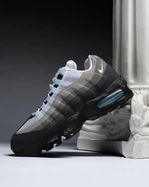 Image post by @sneakerpolitics on Instagram