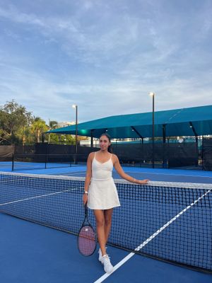 Image post by @tenniswithcarlaa on Instagram