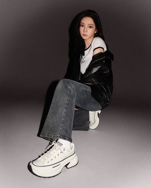 Image post by @ellemenhk on Instagram
