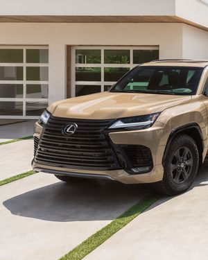 Image post by @discoverlexus on Instagram