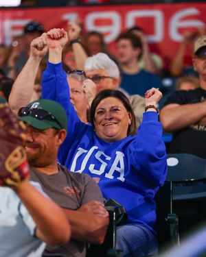 Image post by @greatlakesloons on Instagram