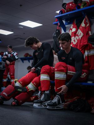 Image post by @du_hockey on Instagram