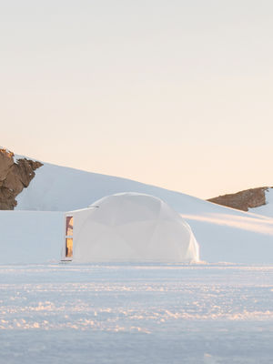 Image post by @white.desert.antarctica on Instagram
