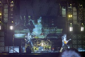 Image post by @kissonline on Instagram