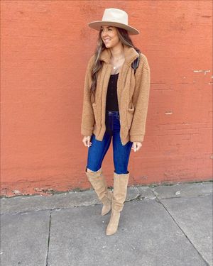 Image post by @sabrinanoellee on Instagram