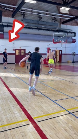 Image post by @hoopin_mitch on Instagram