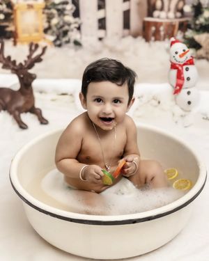 Image post by @newbornbabyphotographystudio on Instagram