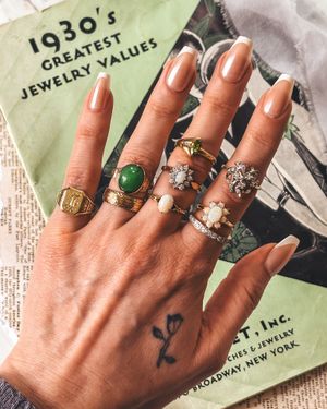 Image post by @maejeanvintage on Instagram